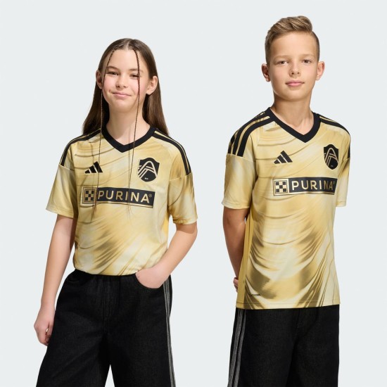 Kinder FC Augsburg 2025/26 Sondertrikot – Creme Kinder FC Augsburg 2025/26 Sondertrikot – Creme