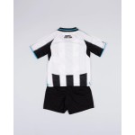 Kinder Newcastle United 2025/26 Heimset Kinder Newcastle United 2025/26 Heimset