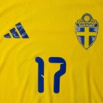 Herren Schweden 2026 Heim Authentic World Cup Trikot GYÖKERES #17 Herren Schweden 2026 Heim Authentic World Cup Trikot GYÖKERES #17