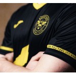 Kinder Brentford 2025/26 Hard-Fi-CCTV-Sondertrikot Kinder Brentford 2025/26 Hard-Fi-CCTV-Sondertrikot