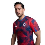 Herren Cruz Azul 2025/26 Drittes Aufwärmshirt – Rot/Marineblau